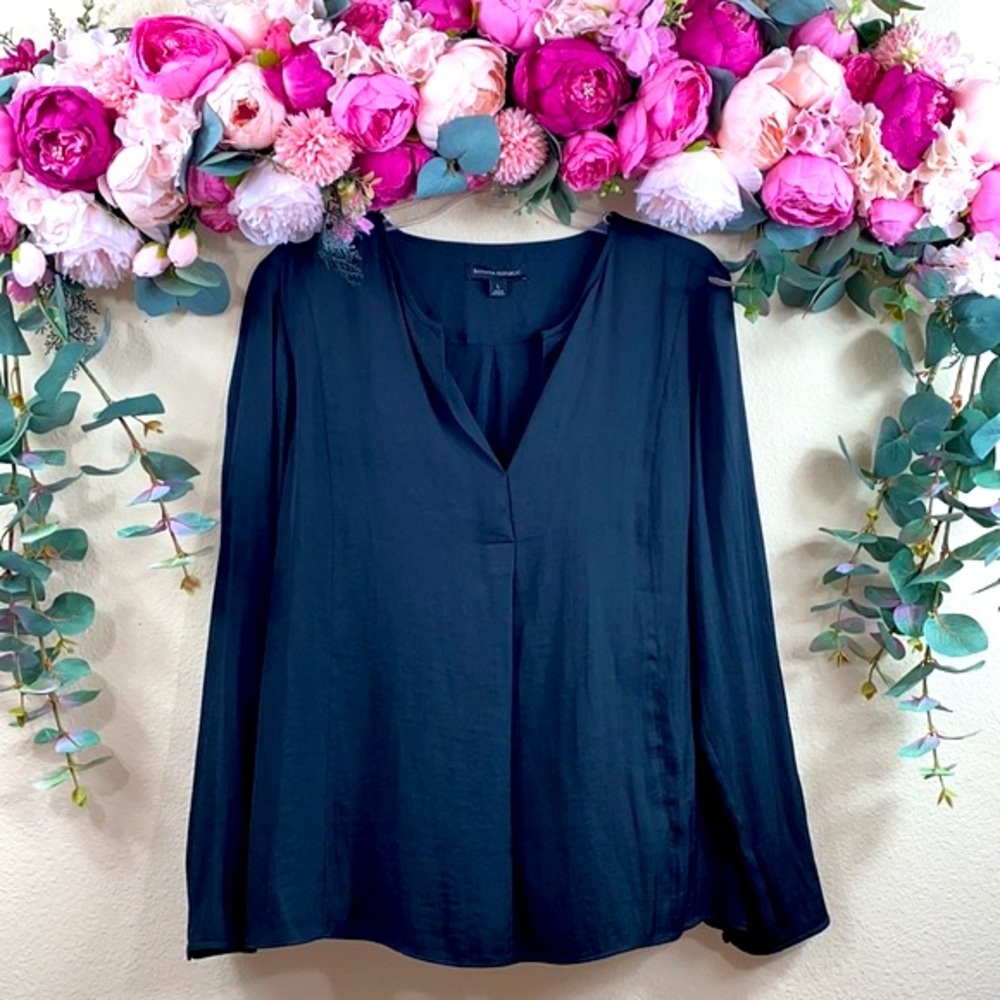 •banana republic• Silky {black} V-neck |long sleeved| Blouse L
